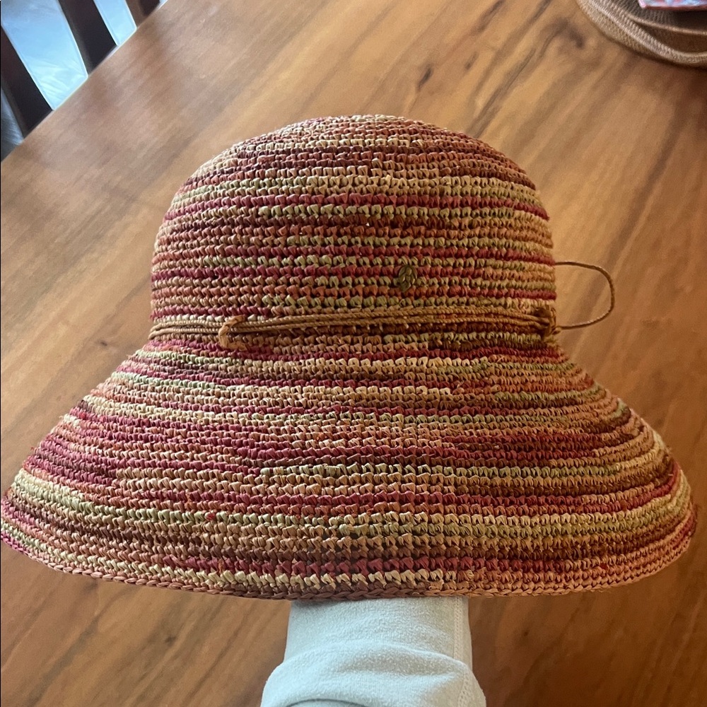 Helen Kaminski 100% Rafia hat